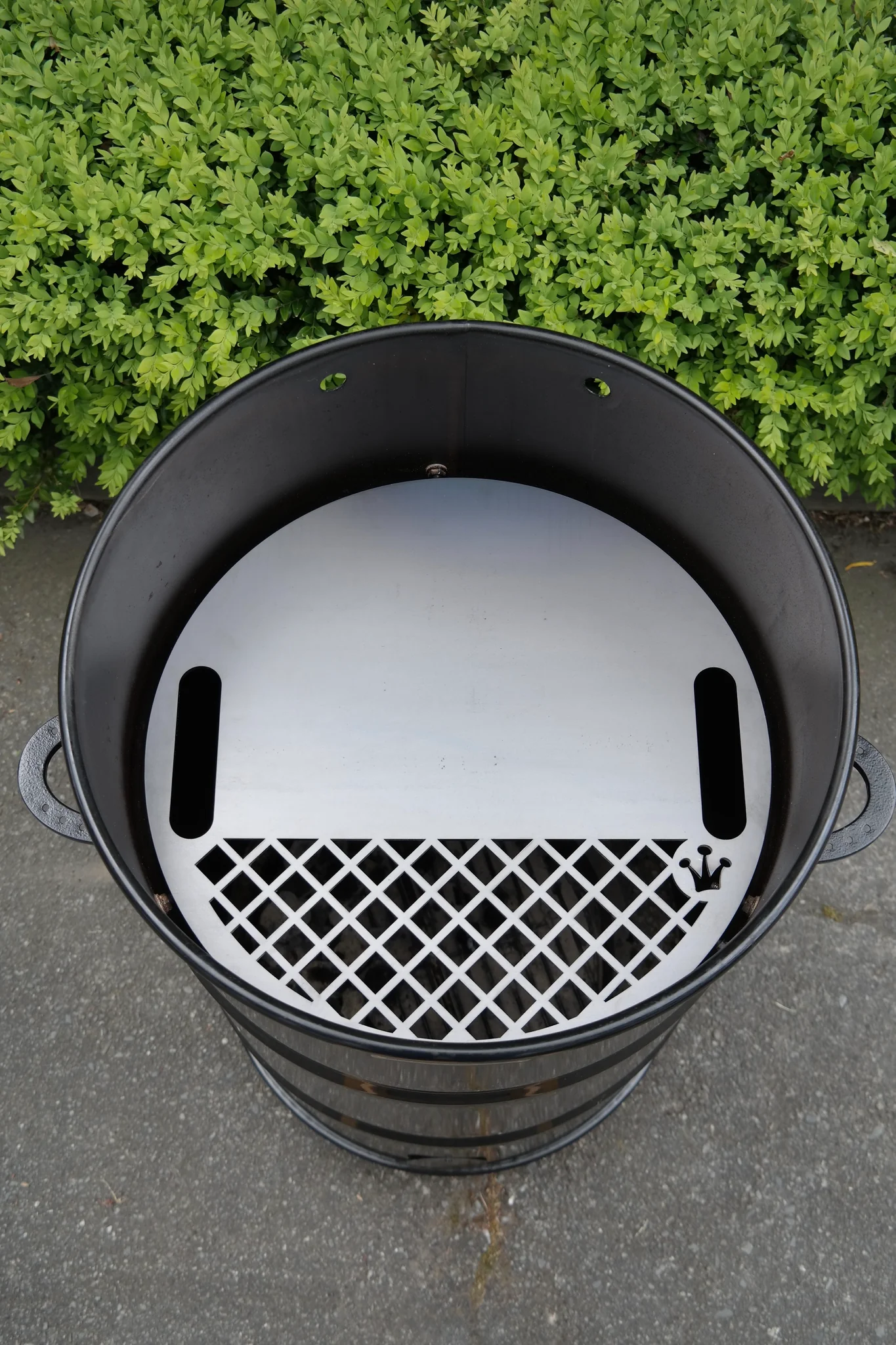 QueTensilsPitBarrelHalfSteakHalfHotPlateonBBQ