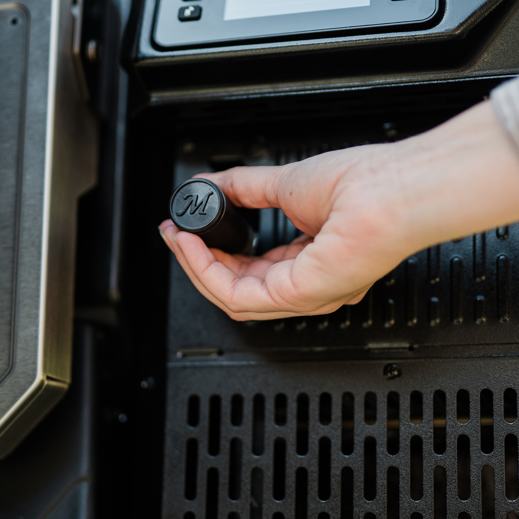 materbuiltgravityxtcharcoalhopper2MB20043024