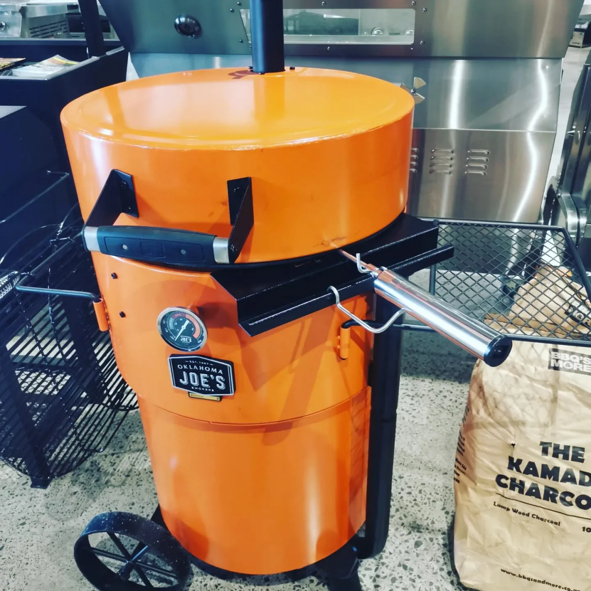 OklahomaJoeBroncoLidClosed1200x1200