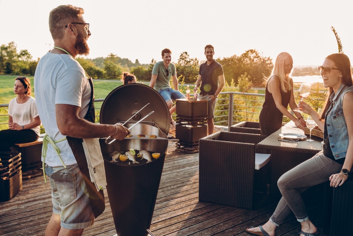 hoefatsblackhousemephoto149511200x801